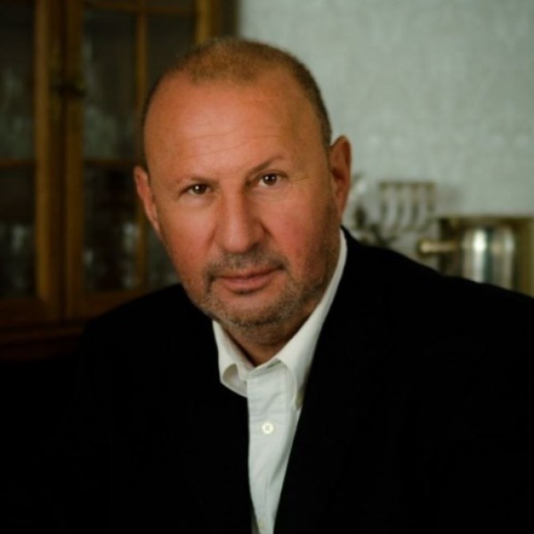 Роман Наумович Квєтний